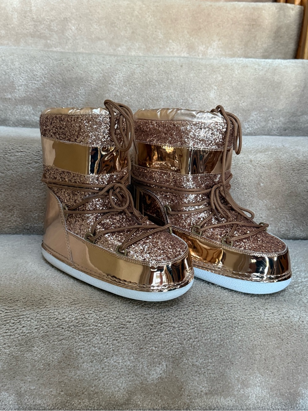 Cape Robbin Women’s Size 9M Gold Metallic Glitter Snow Boots Y2K Après Ski